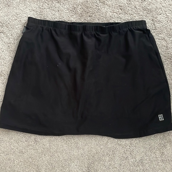 Nike Dresses & Skirts - Nike medium golf skirt skort womens black 8/10 elastic waist